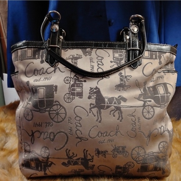 Coach Horse & Carriage Print Tote | Style F15457 - Picture 2 of 11